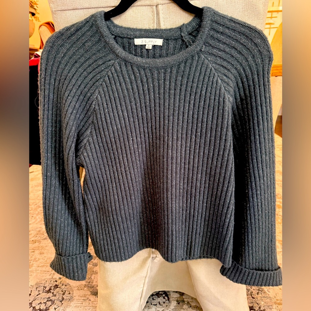 Z supply sweater size small